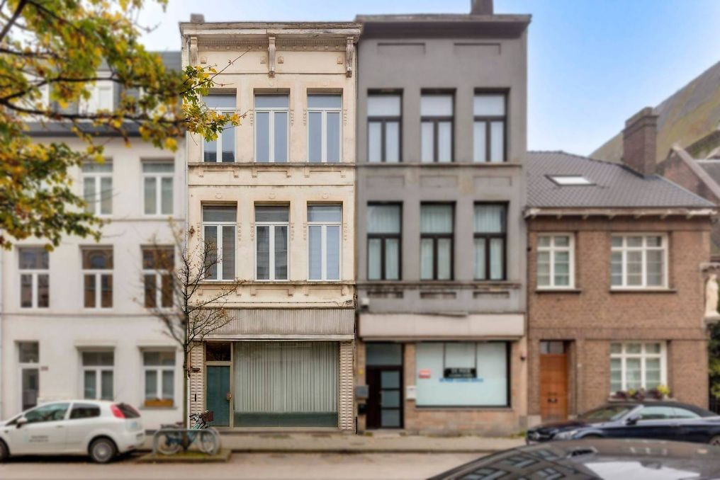 Herenhuis met handelspand in Antwerpen-Noord.