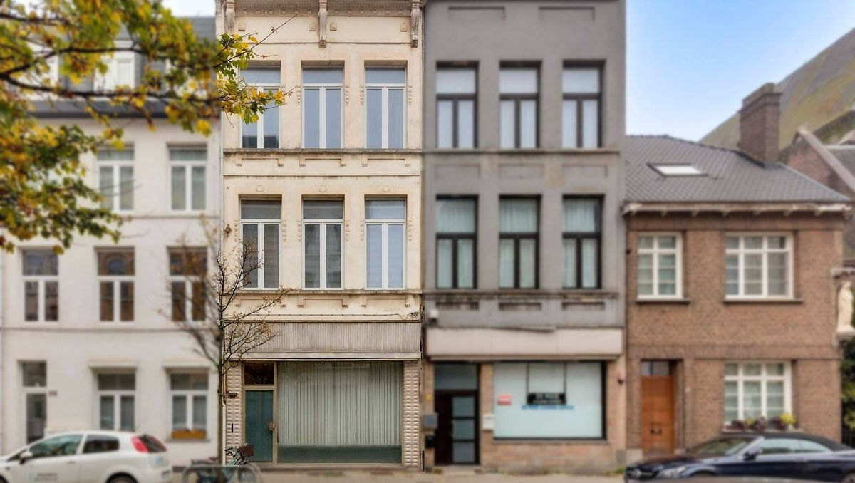 Herenhuis met handelspand in Antwerpen-Noord.