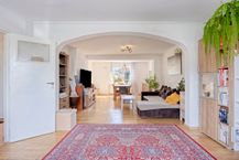 Spacieuse maison de trois étages avec 4 chambres, 2 salles de bains, jardin et parking dans un excellent emplacement à Vilvorde et près de Strombeek