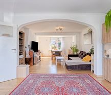 Spacieuse maison de trois étages avec 4 chambres, 2 salles de bains, jardin et parking dans un excellent emplacement à Vilvorde et près de Strombeek