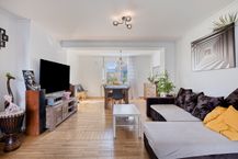 Spacieuse maison de trois étages avec 4 chambres, 2 salles de bains, jardin et parking dans un excellent emplacement à Vilvorde et près de Strombeek