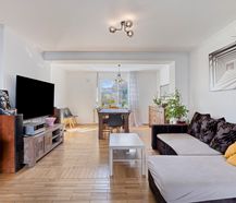 Spacieuse maison de trois étages avec 4 chambres, 2 salles de bains, jardin et parking dans un excellent emplacement à Vilvorde et près de Strombeek