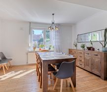 Spacieuse maison de trois étages avec 4 chambres, 2 salles de bains, jardin et parking dans un excellent emplacement à Vilvorde et près de Strombeek