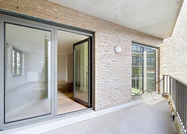 Brussels: 2-bedroom apartment + terrace + parking