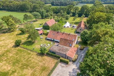 Idyllische hoeve met twee afzonderlijke vakantieverblijven te Beernem
