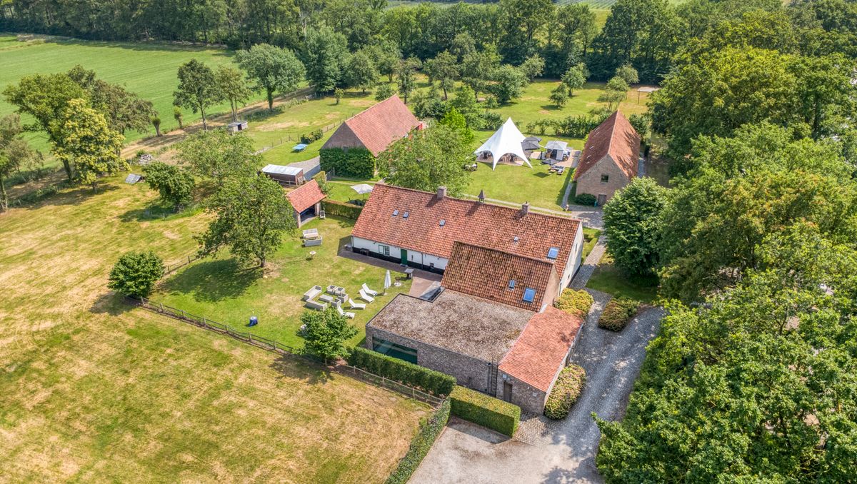 Idyllische hoeve met twee afzonderlijke vakantieverblijven te Beernem
