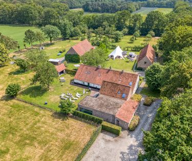 Idyllische hoeve met twee afzonderlijke vakantieverblijven te Beernem