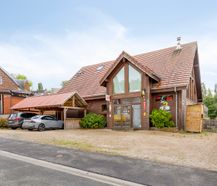 Charmant huis met gastenverblijf te koop in Brakel
