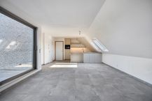 Ruim appartement te koop in Ieper met twee kamers en terras