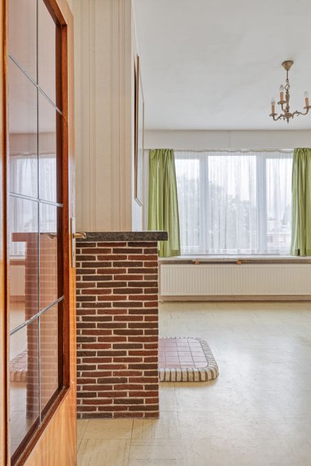 Te renoveren appartement op 4de verdieping te Deurne-zuid!