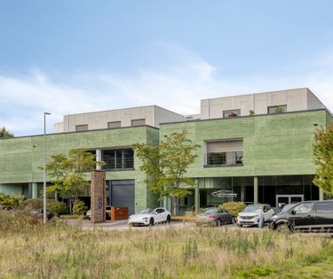 750 m² kantoren, in recent gebouw, te koop in Mol