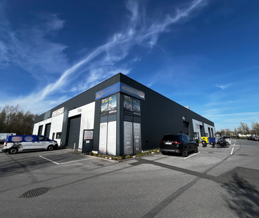 Patrimoniumvennootschap met 2 handelspanden en KMO-unit