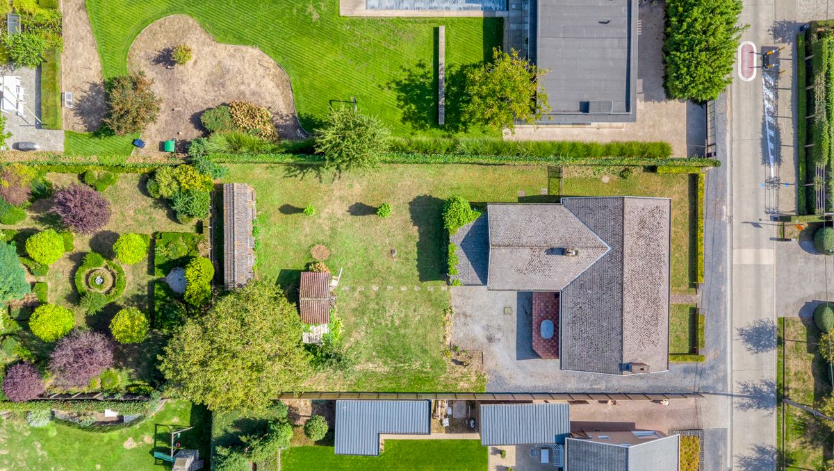 Alleenstaand huis op prachtig stuk grond van 1.037m² in Dentergem
