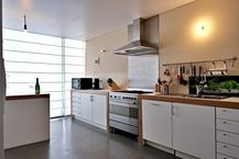 Bureau avec loft et parking spacieux