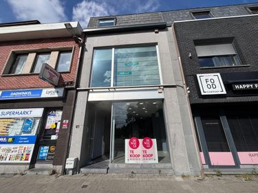 Commercial ground floor or office in the heart of Asse 