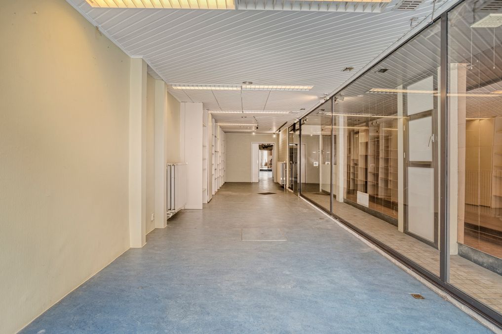Propriété commerciale avec maison à vendre à Izegem