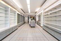 Ruim handelshuis met parking voor de deur. Zichtlocatie!