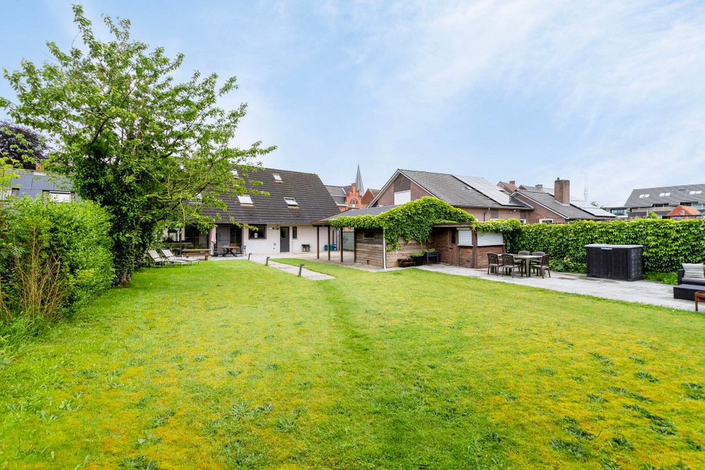 Huis te koop met luxueus privé saunacomplex en zwembad
