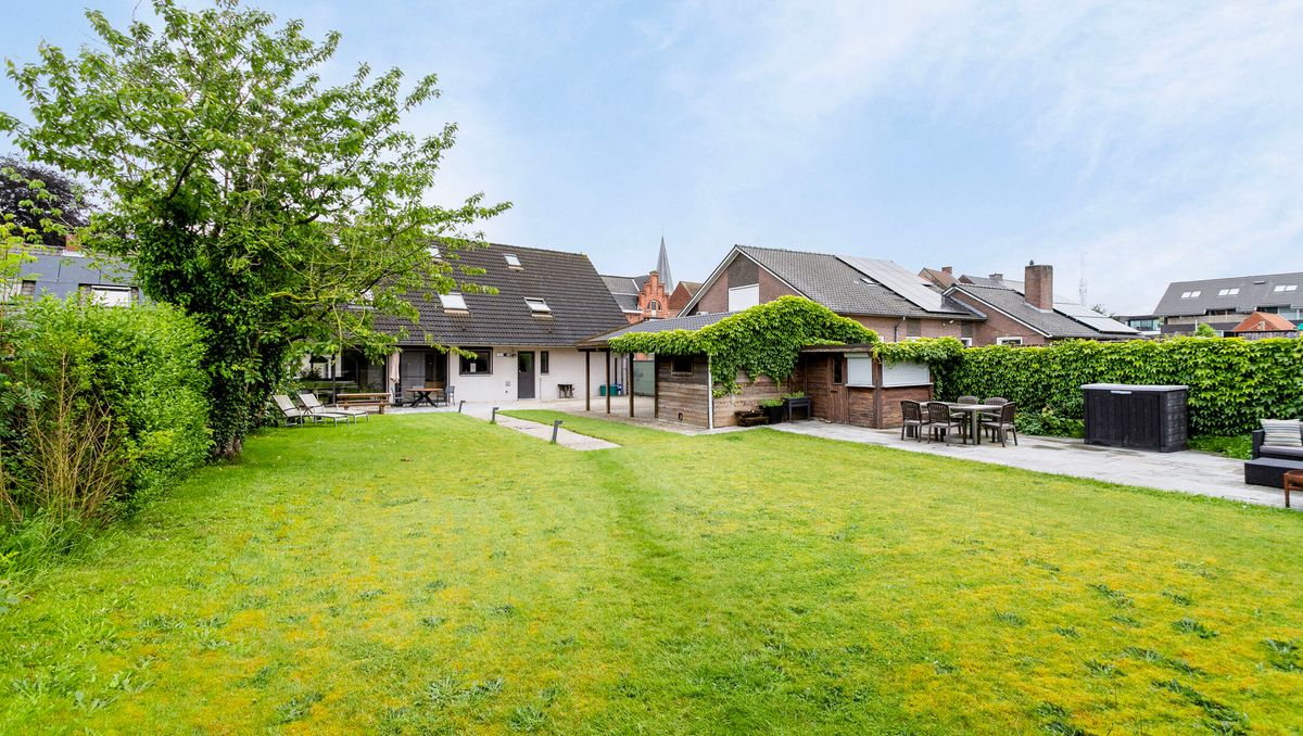 Huis te koop met luxueus privé saunacomplex en zwembad