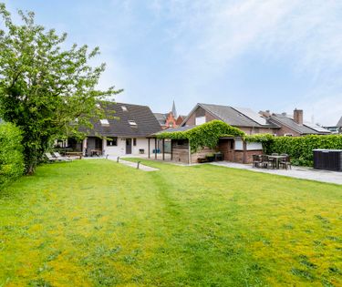 Huis te koop met luxueus privé saunacomplex en zwembad