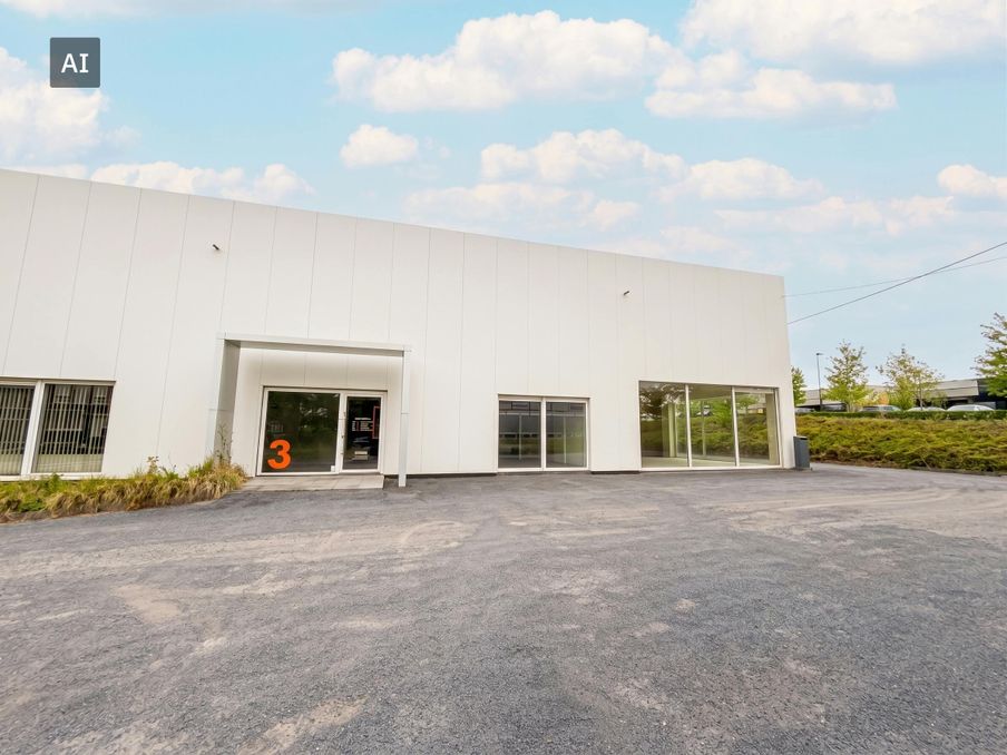 Handelspand van ca. 240 m² te huur in Kortrijk