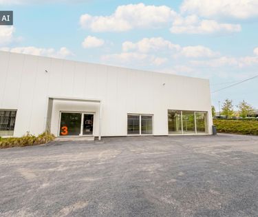 Handelspand van ca. 240 m² te huur in Kortrijk