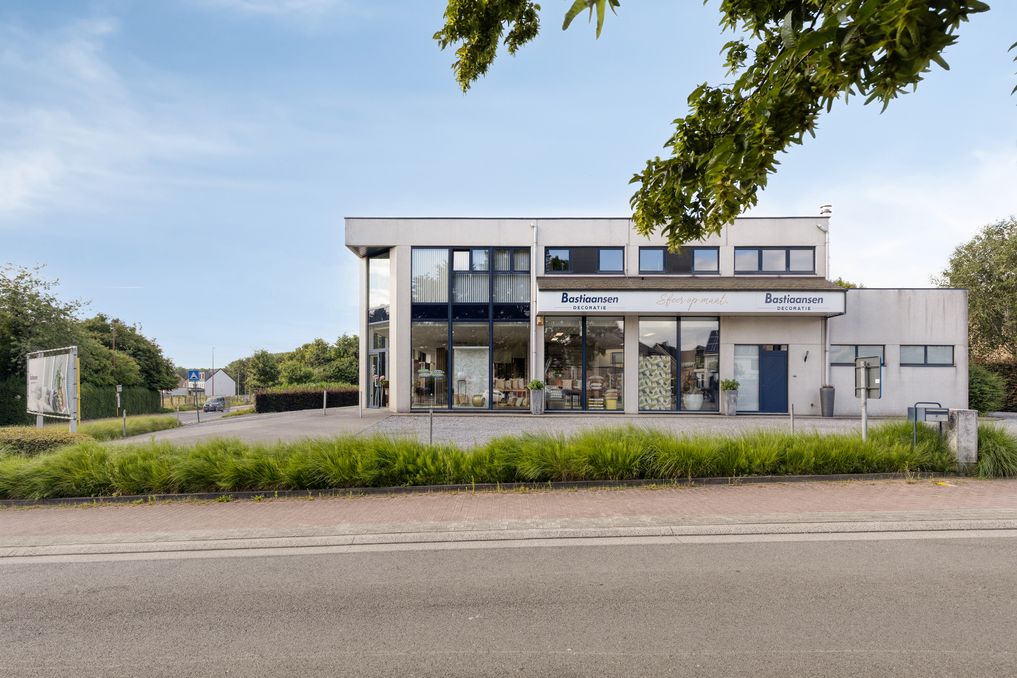 Handelspand (ca. 284 m²) met appartement te koop Merelbeke