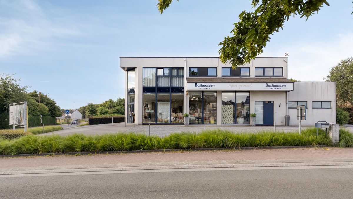Handelspand (ca. 284 m²) met appartement te koop Merelbeke