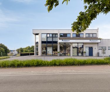 Handelspand (ca. 284 m²) met appartement te koop Merelbeke
