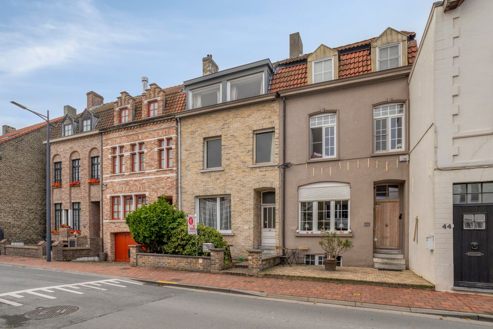 Te renoveren huis met unieke tuin te koop in centrum Knokke