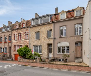 Te renoveren huis met unieke tuin te koop in centrum Knokke