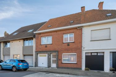Ruim huis met potentieel centraal te Roeselare!