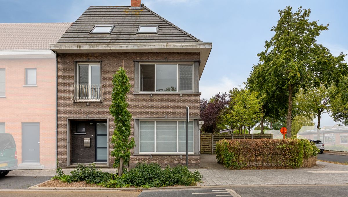 Halfopen bebouwing in Essen-Wildert met 5 slaapkamers