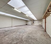 Te Huur: Praktische Loods / Magazijn van 175 m²