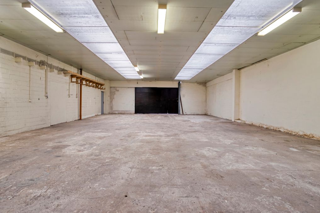 Te Huur: Praktische Loods / Magazijn van 175 m²