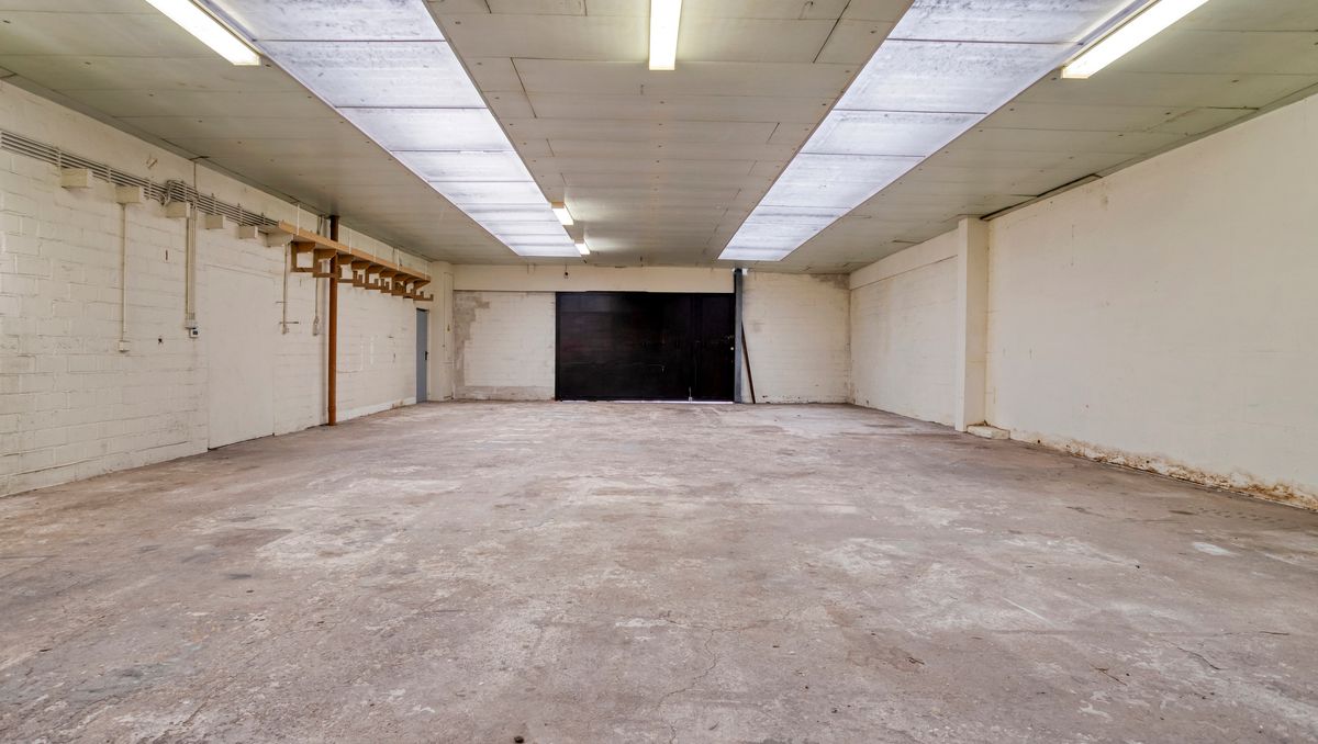 Te Huur: Praktische Loods / Magazijn van 175 m²