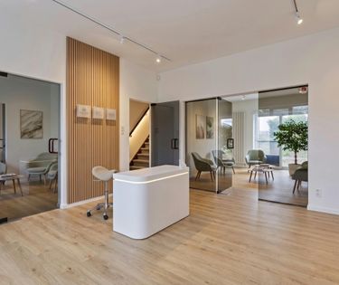 Kantoor (212 m²) met woonst (105 m²) te koop in Evergem