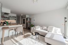 Prachtig gerenoveerd appartement te koop op rustig domein!