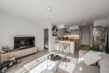 Prachtig gerenoveerd appartement te koop op rustig domein!