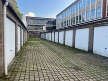 Garage op een centrale ligging te Izegem.