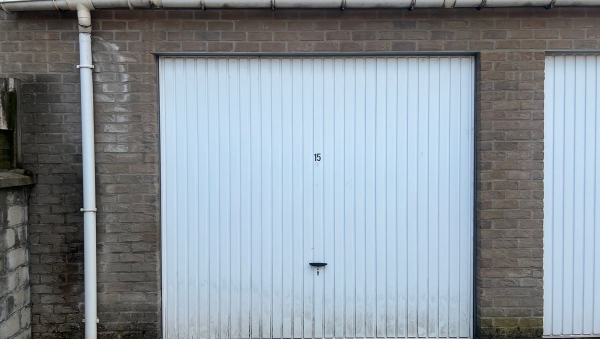 Garage op een centrale ligging te Izegem.