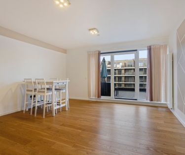 Appartement de 3 chambres avec terrasse spacieuse et place de parking