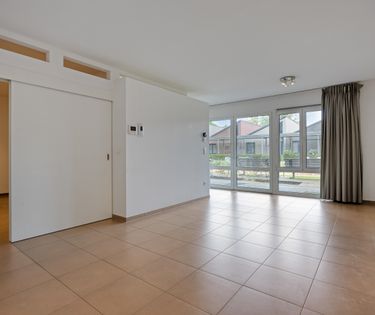 Assistentiewoning met terras en ondergrondse autostaanplaats