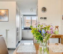 Recent appartement met twee slaapkamers en autostaanplaats