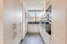 Recent appartement met twee slaapkamers en autostaanplaats