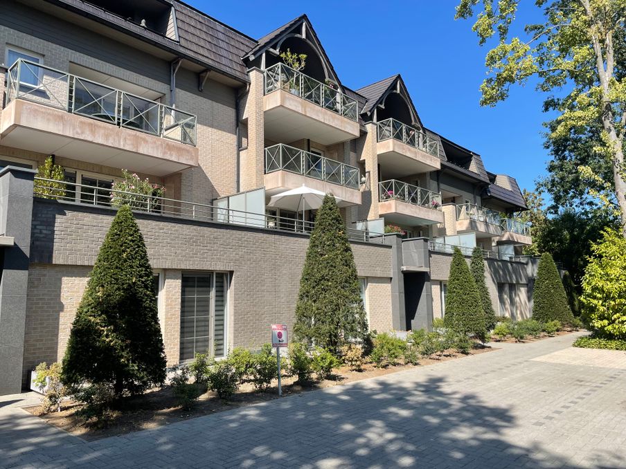 Beautiful 2-bedroom park apartment with garage and 2 cellars
