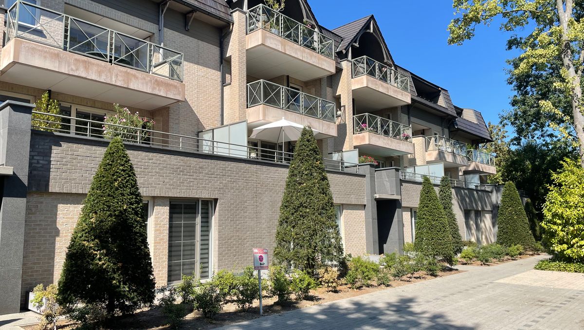 Beautiful 2-bedroom park apartment with garage and 2 cellars