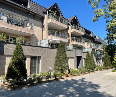 Beautiful 2-bedroom park apartment with garage and 2 cellars