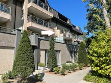Beautiful 2-bedroom park apartment with garage and 2 cellars