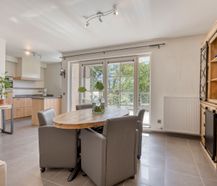 Beautiful 2-bedroom park apartment with garage and 2 cellars